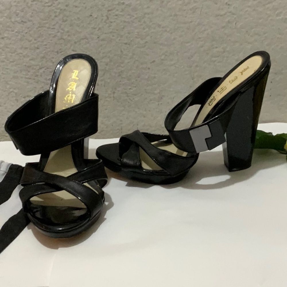 Gwen Stefani L.A.M.B. Black Patent 5” Heels size 10